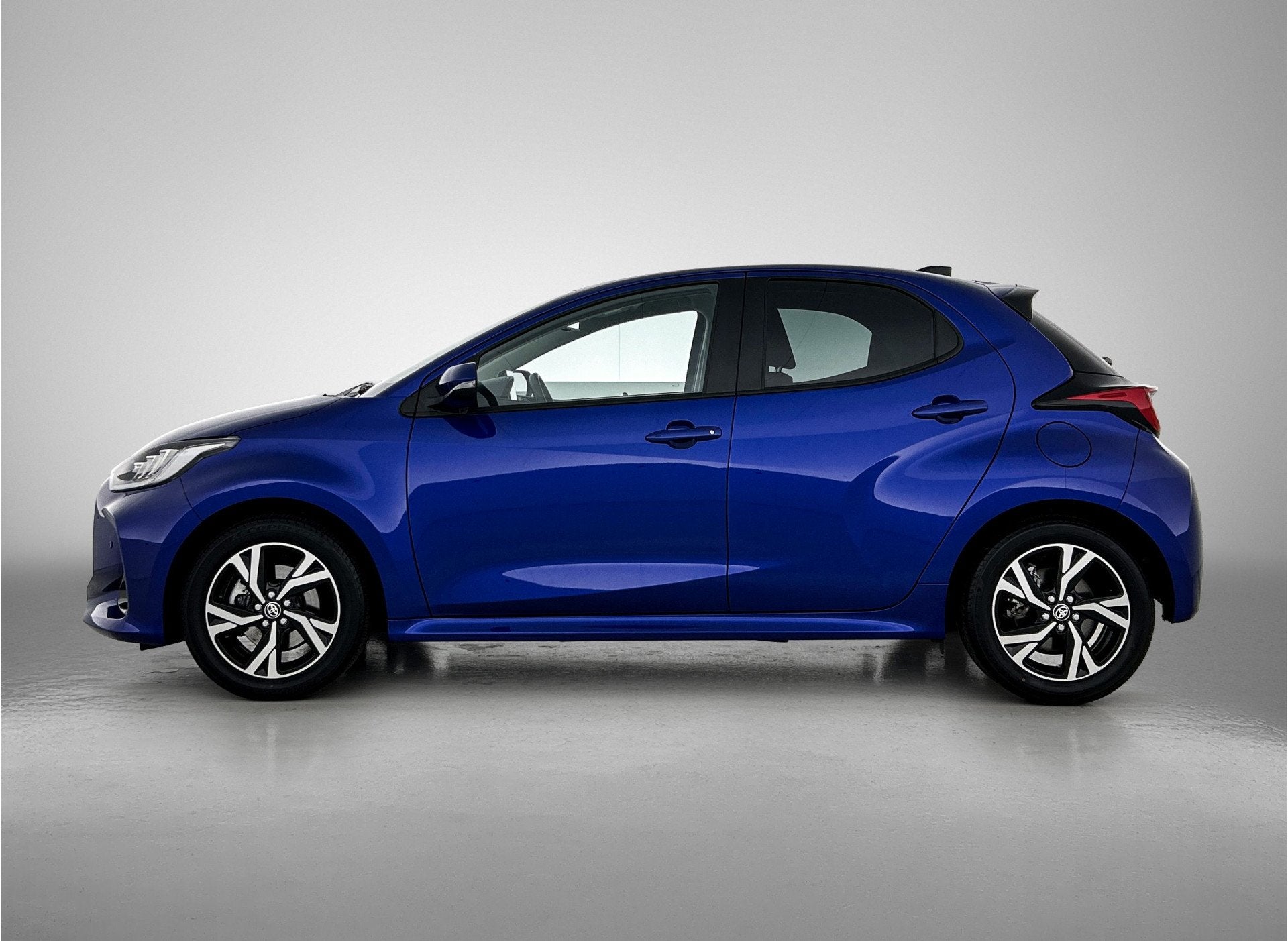 Toyota Yaris 1.5 Hybrid 115 Dynamic Comfort Pack | BTW voert, 12 maanden, Gebruikt, Blauw, Hybride Elektrisch/Benzine