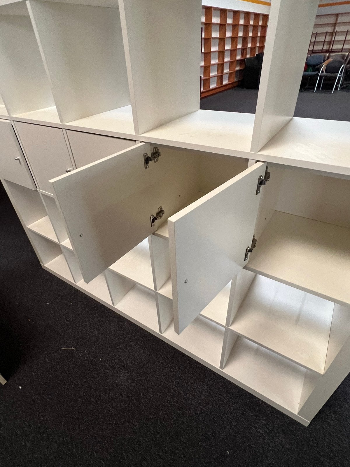 Witte Kallax-stijl kast met deuren en open vakken, Ophalen, Gebruikt, 150 tot 200 cm, Modern