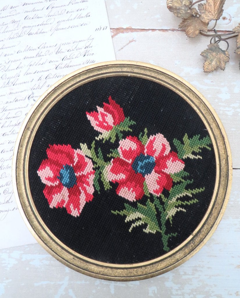 Oud borduurwerk “Anemonen”, Ophalen of Verzenden