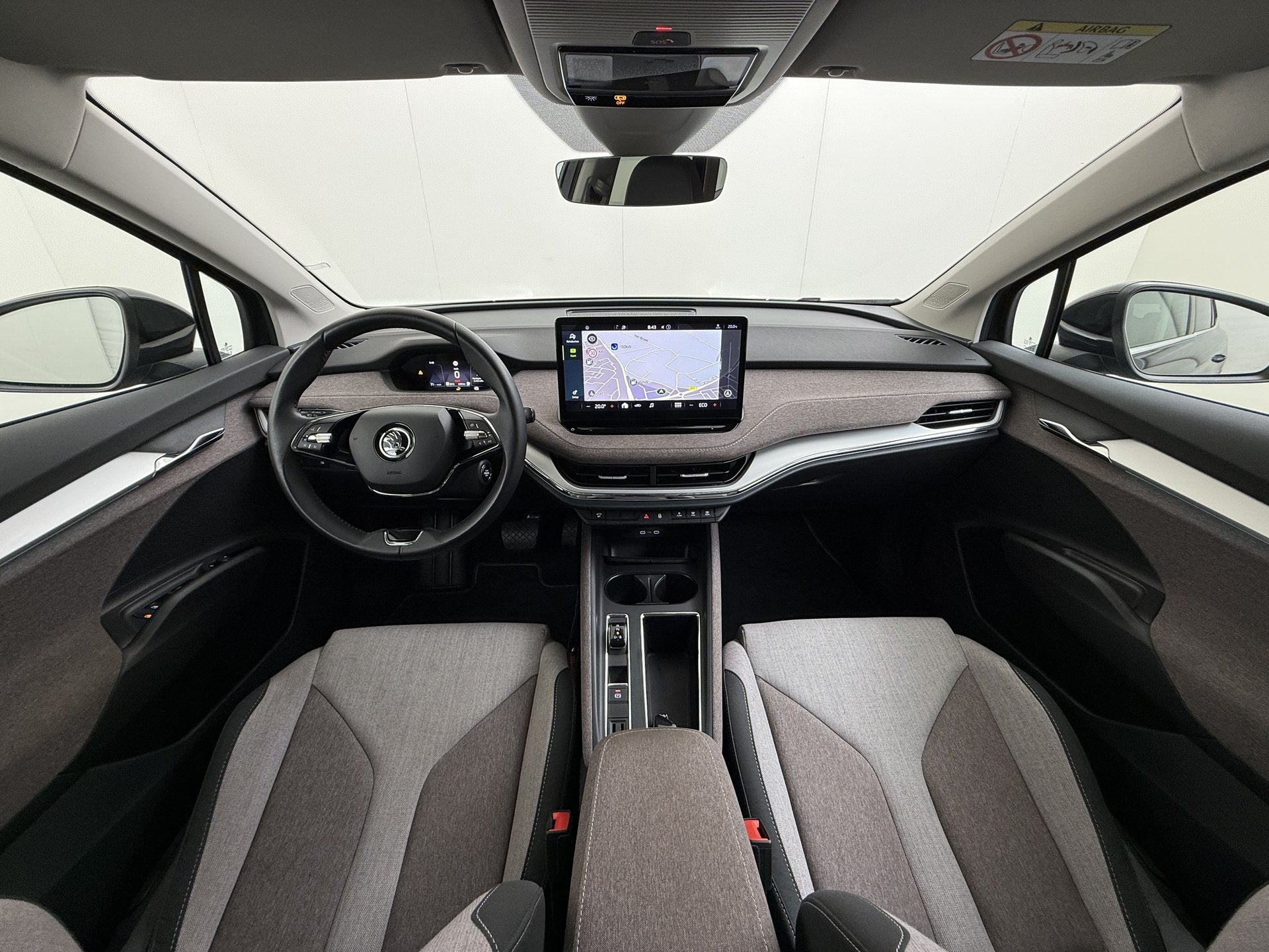 Skoda Enyaq iV 60 Trekhaak Lmv 20" Apple Carplay Android Ele, Auto's, Automaat, Gebruikt, Beige, 179 pk