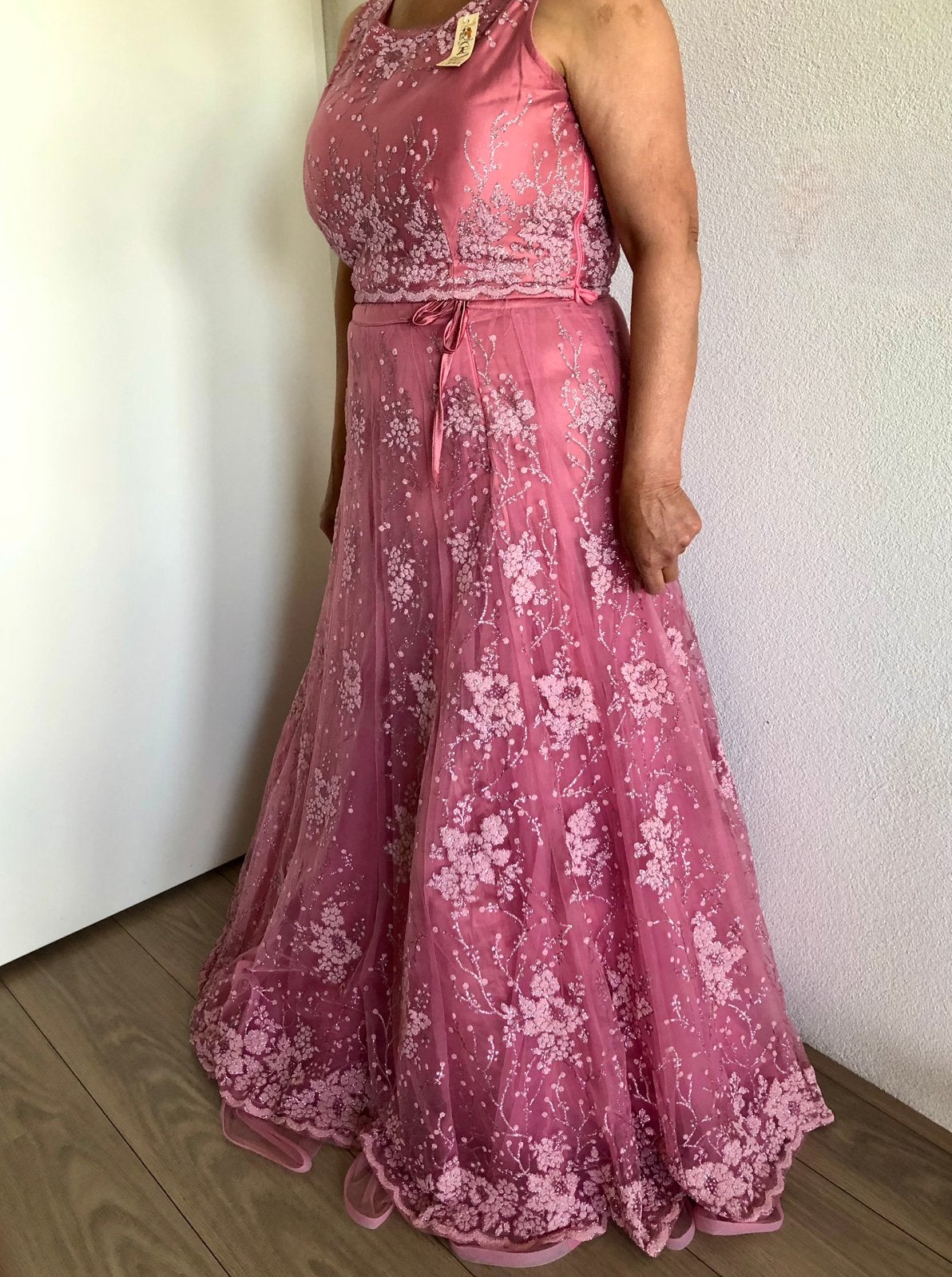 Mooie roze lehenga indiase kleding in maat L. NIEUW!, Kleding | Dames, Overige typen, Maat 42/44 (L), Nieuw, Ophalen of Verzenden