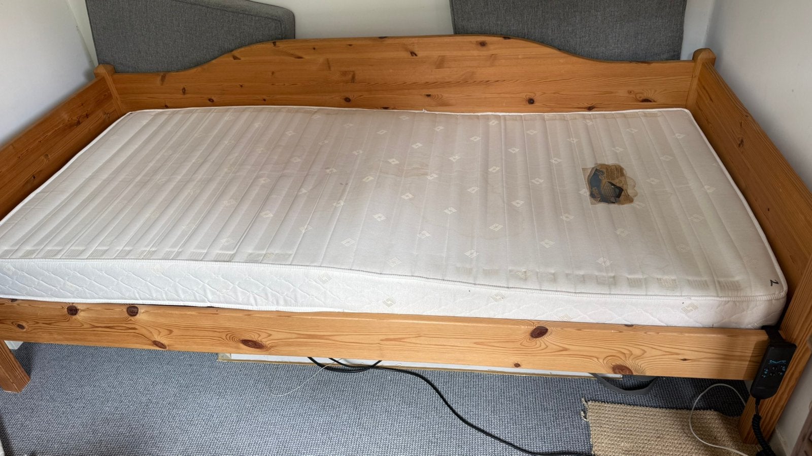 IKEA elektrisch verstelbaar  bed 90x200 cm inclusief matras, Huis en Inrichting, Slaapkamer | Bedden, Verstelbaar, 90 cm, Eenpersoons
