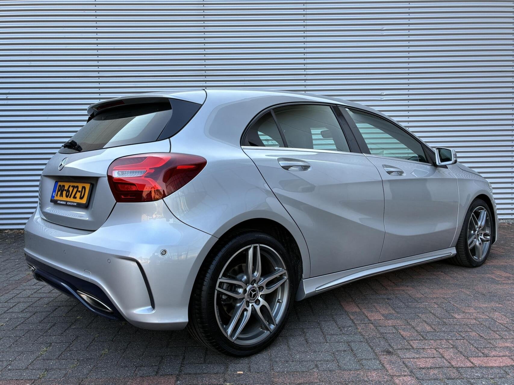 Mercedes A-klasse A180 AMG Aut Cruise Navi Facelift Model NL, Auto's, Gebruikt, 4 cilinders, Leder en Stof, 122 pk