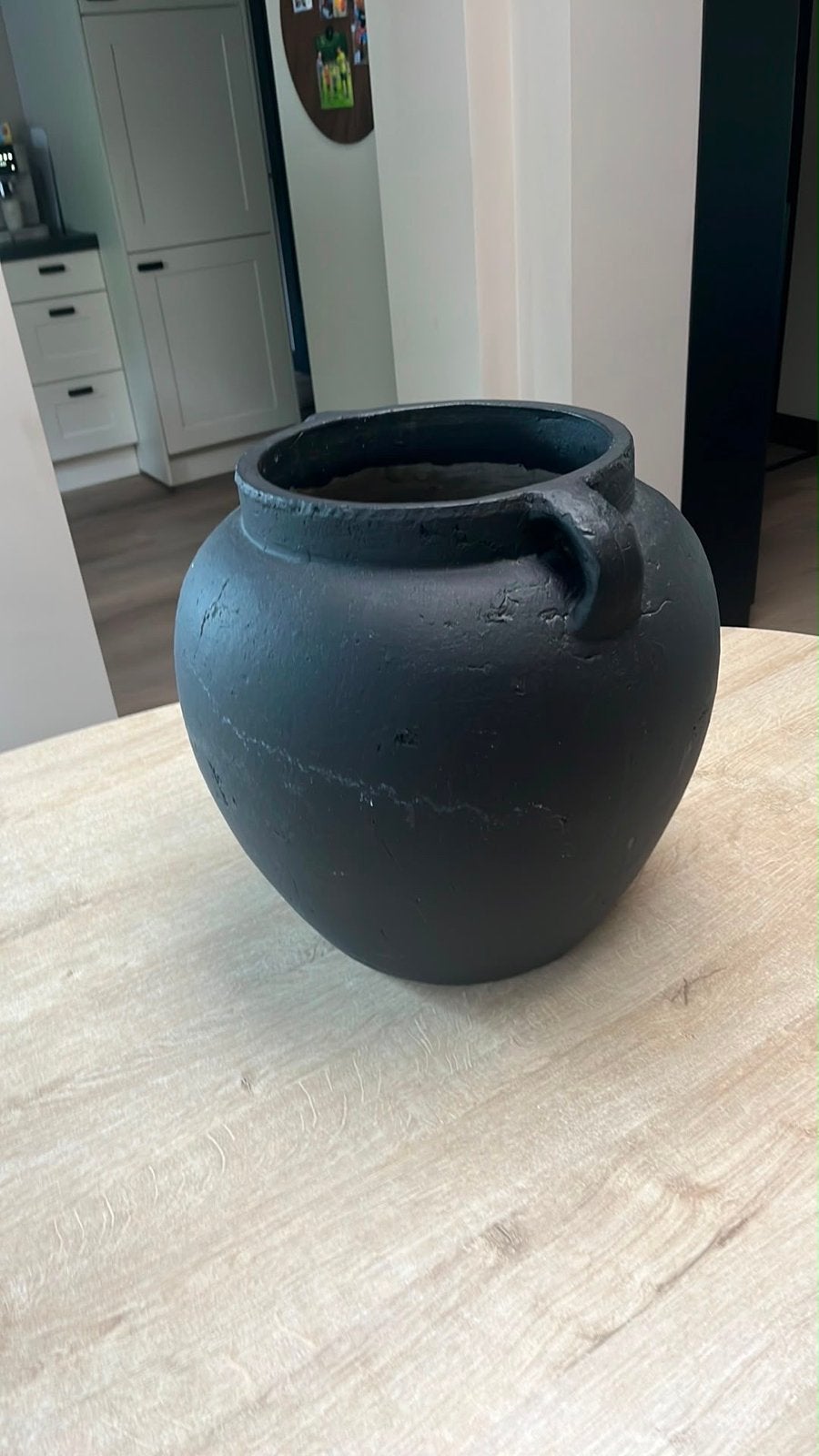 Grote zwarte decoratieve pot met handvatten, Ophalen
