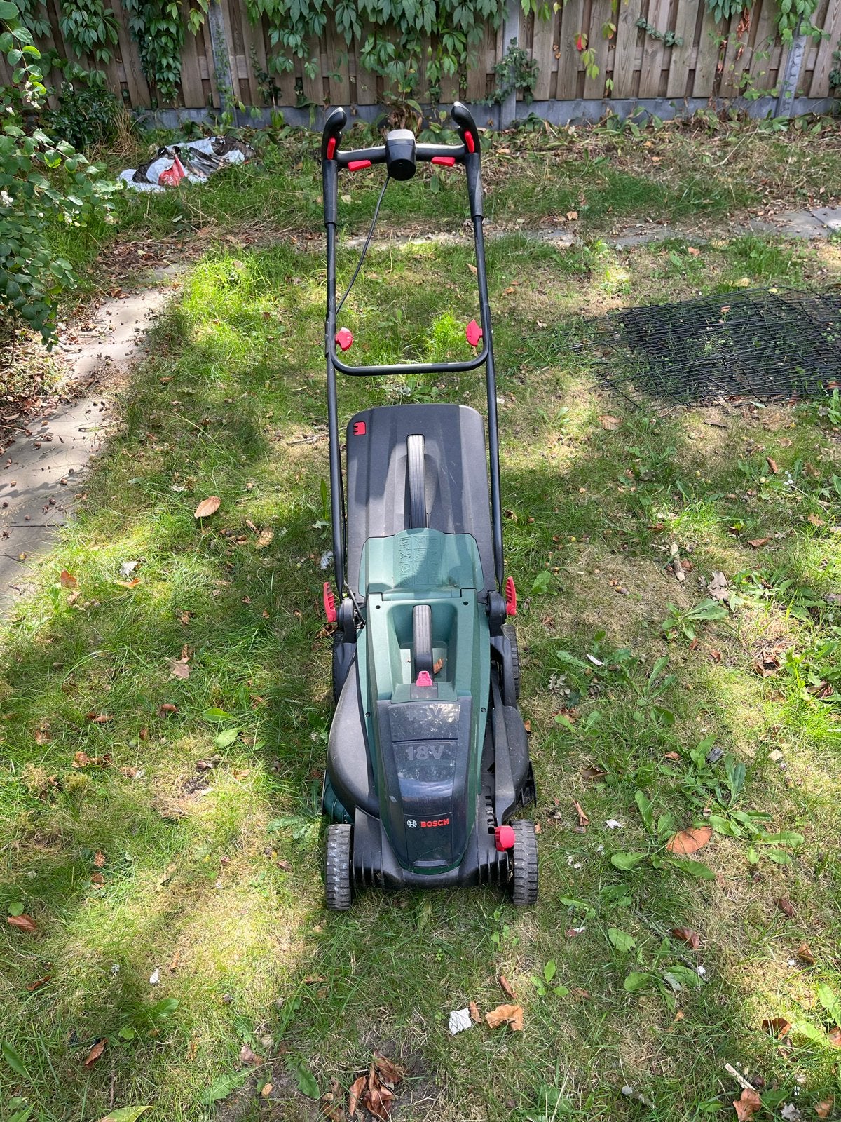 Bosch Accu Grasmaaier 18V met garantiebewijs (excl. accu's), Tuin en Terras, Ophalen, Cirkelmaaier, Gebruikt, Accu-grasmaaier