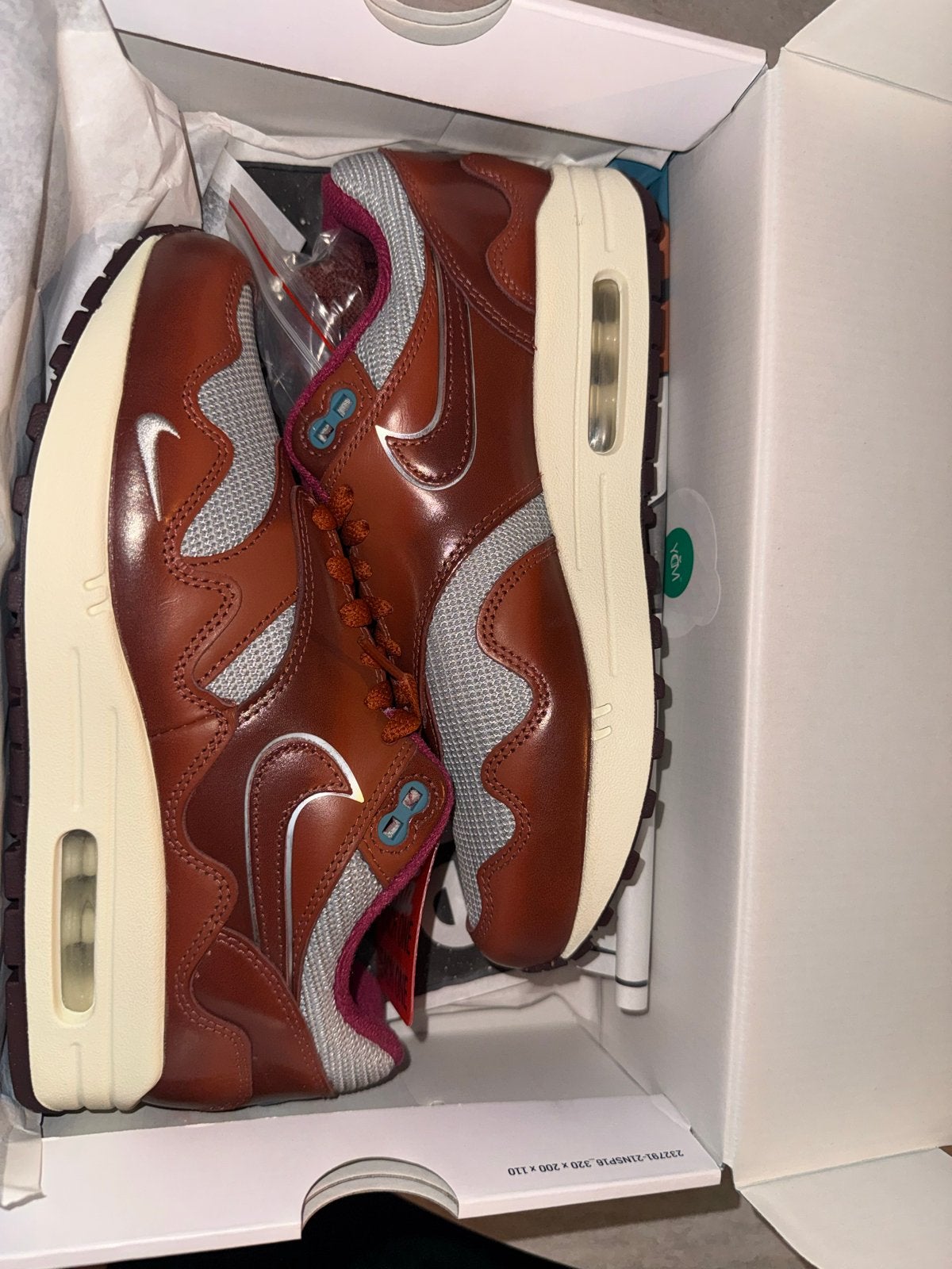 Nike Air Max 1 x Patta 'Dark Russet' - Maat 39, Ophalen of Verzenden, Nieuw, Bruin, Sneakers of Gympen