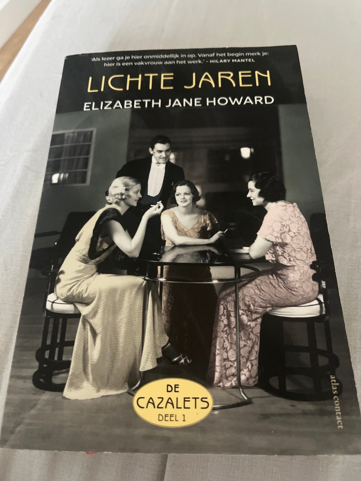 Lichte Jaren - De Cazalets Deel 1 - Elizabeth Jane Howard, Ophalen of Verzenden, Zo goed als nieuw, Nederland