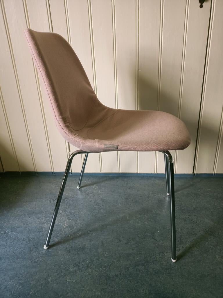 Zuiver stoeltje, opnieuw gestoffeerd in roze stof, Ophalen, Overige kleuren, Modern, Scandinavisch, Zo goed als nieuw