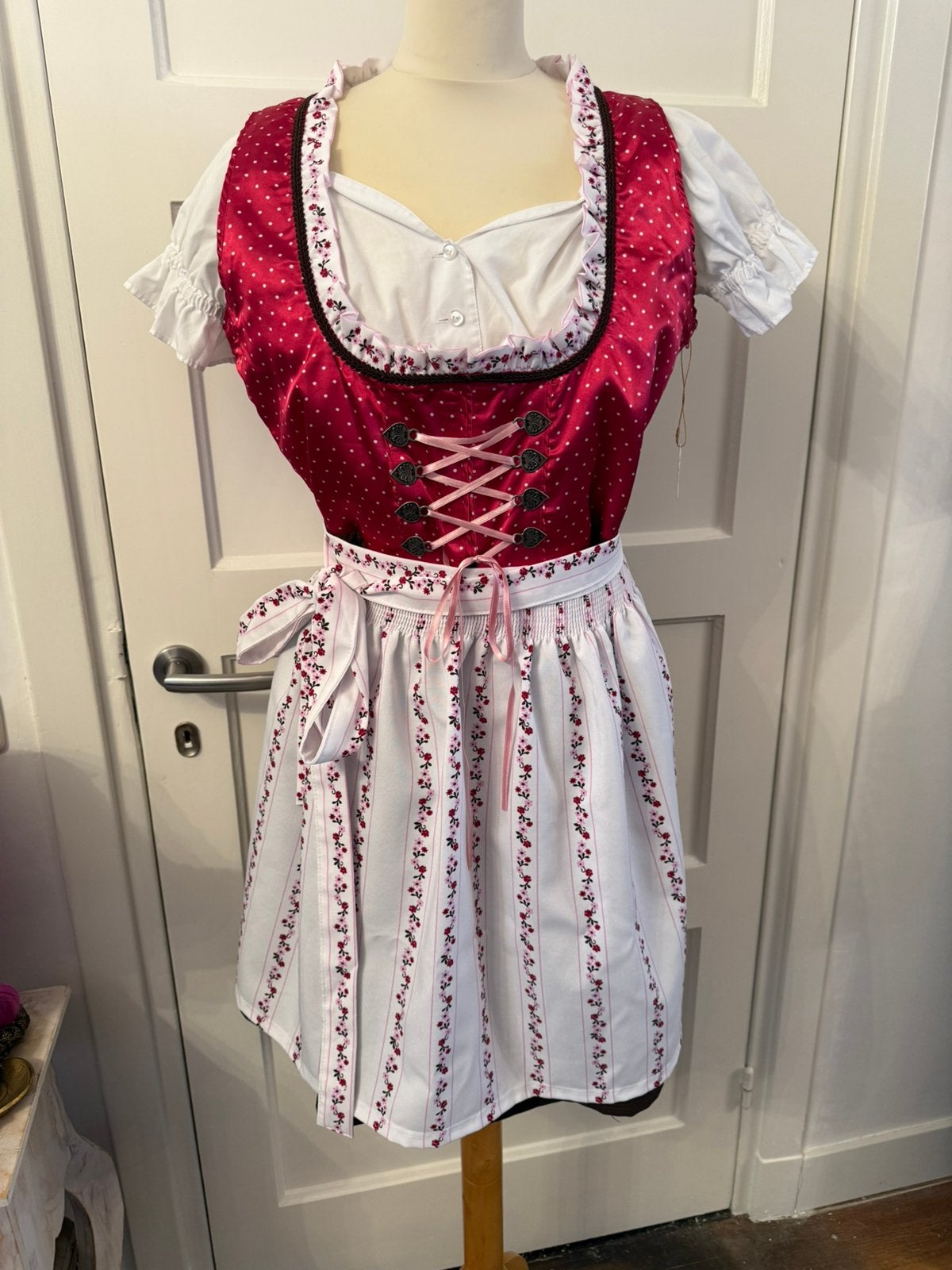 Tiroler dirndl met short maat 42/44, Ophalen of Verzenden, Zo goed als nieuw, Carnaval
