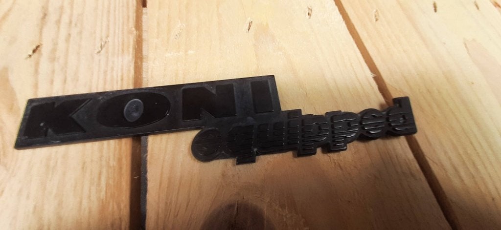 Vw logo Koni equipped plaatje voor op achterklep gebruikt, Ophalen of Verzenden, Gebruikt, Volkswagen