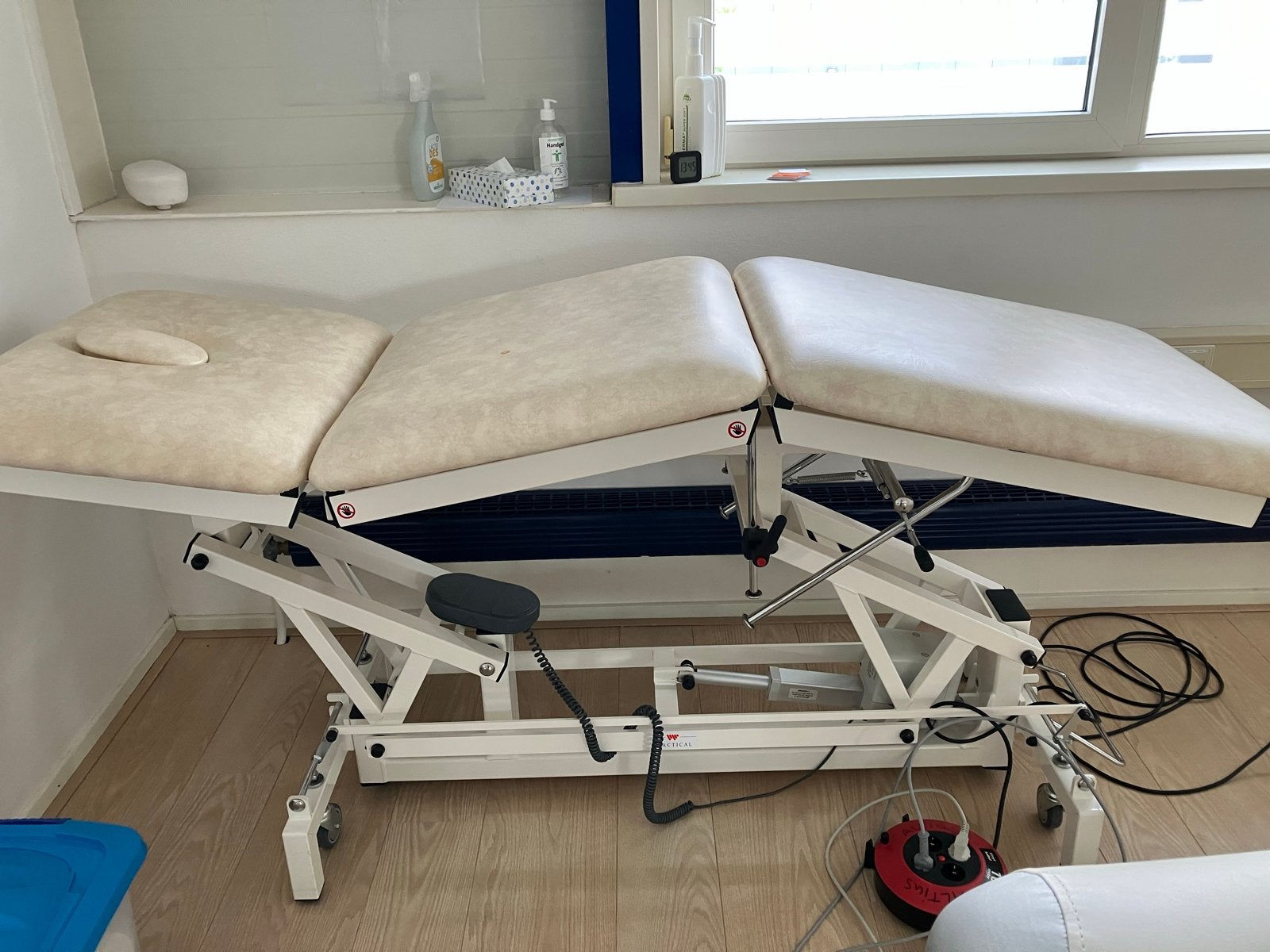 3-delige elektrische verstelbare behandbank beige, Ophalen, Gebruikt, Massagetafel