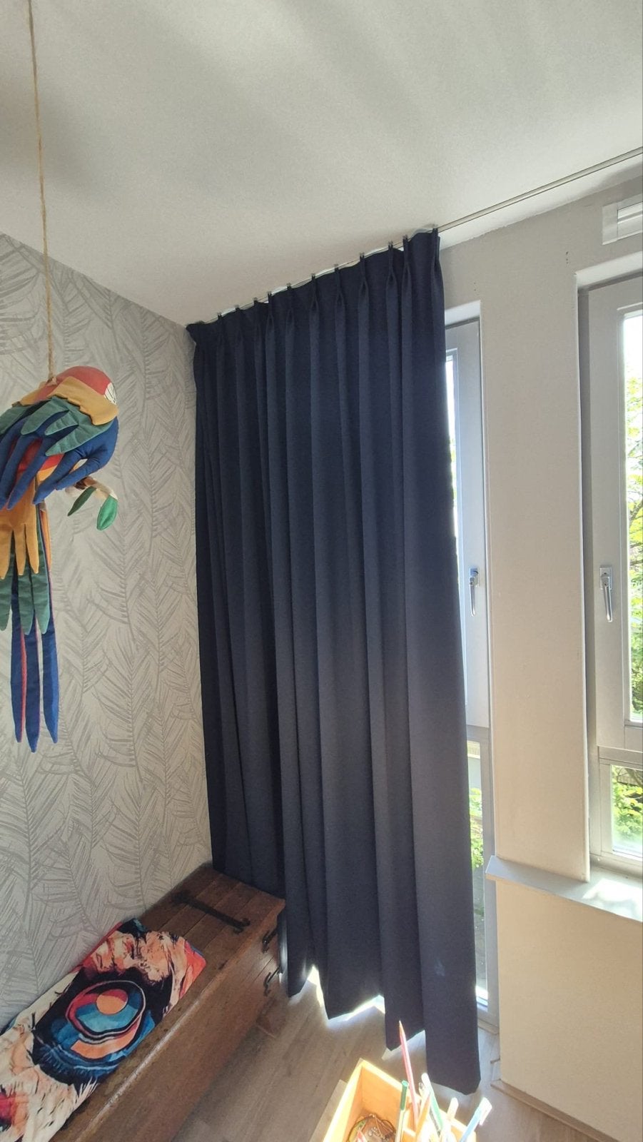 Donkerblauwe zonverduisterende gordijnen, Huis en Inrichting, Ophalen, Zo goed als nieuw, 200 cm of meer, 200 cm of meer