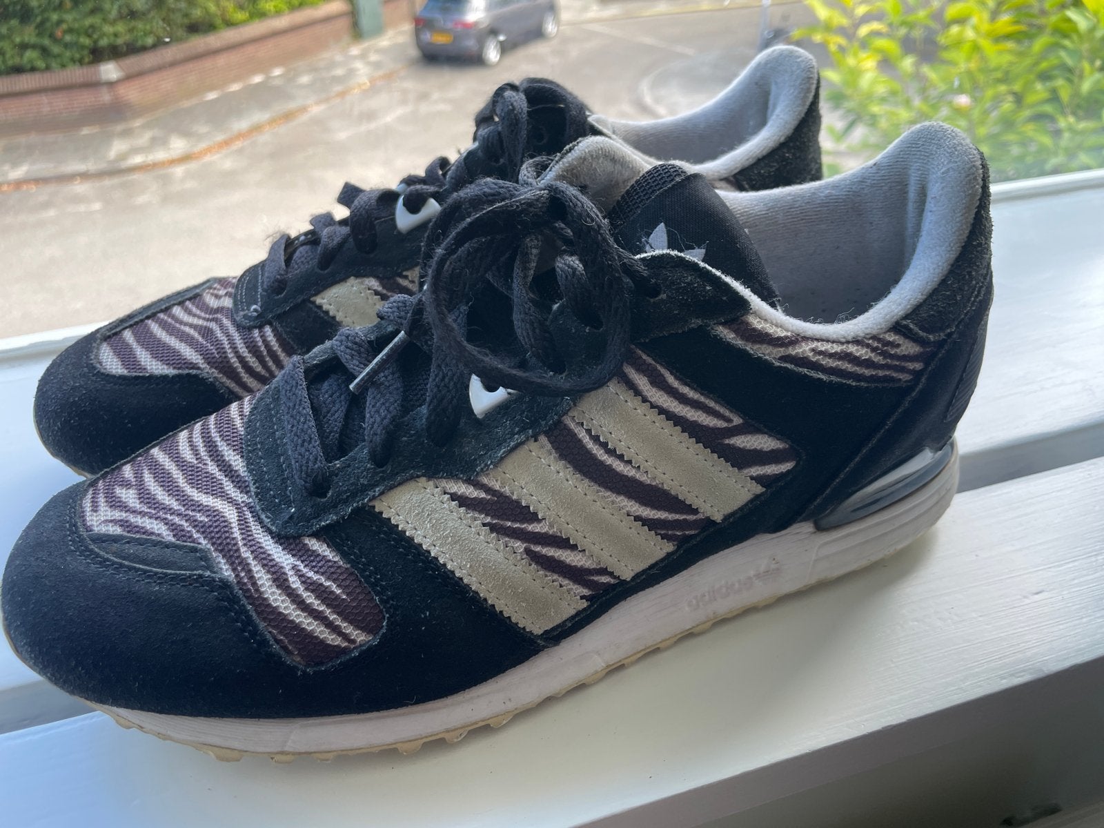 Adidas ZX 700 sneakers met zebraprint maat 41, 1/3, Ophalen of Verzenden, Gedragen, Zwart, Sneakers of Gympen
