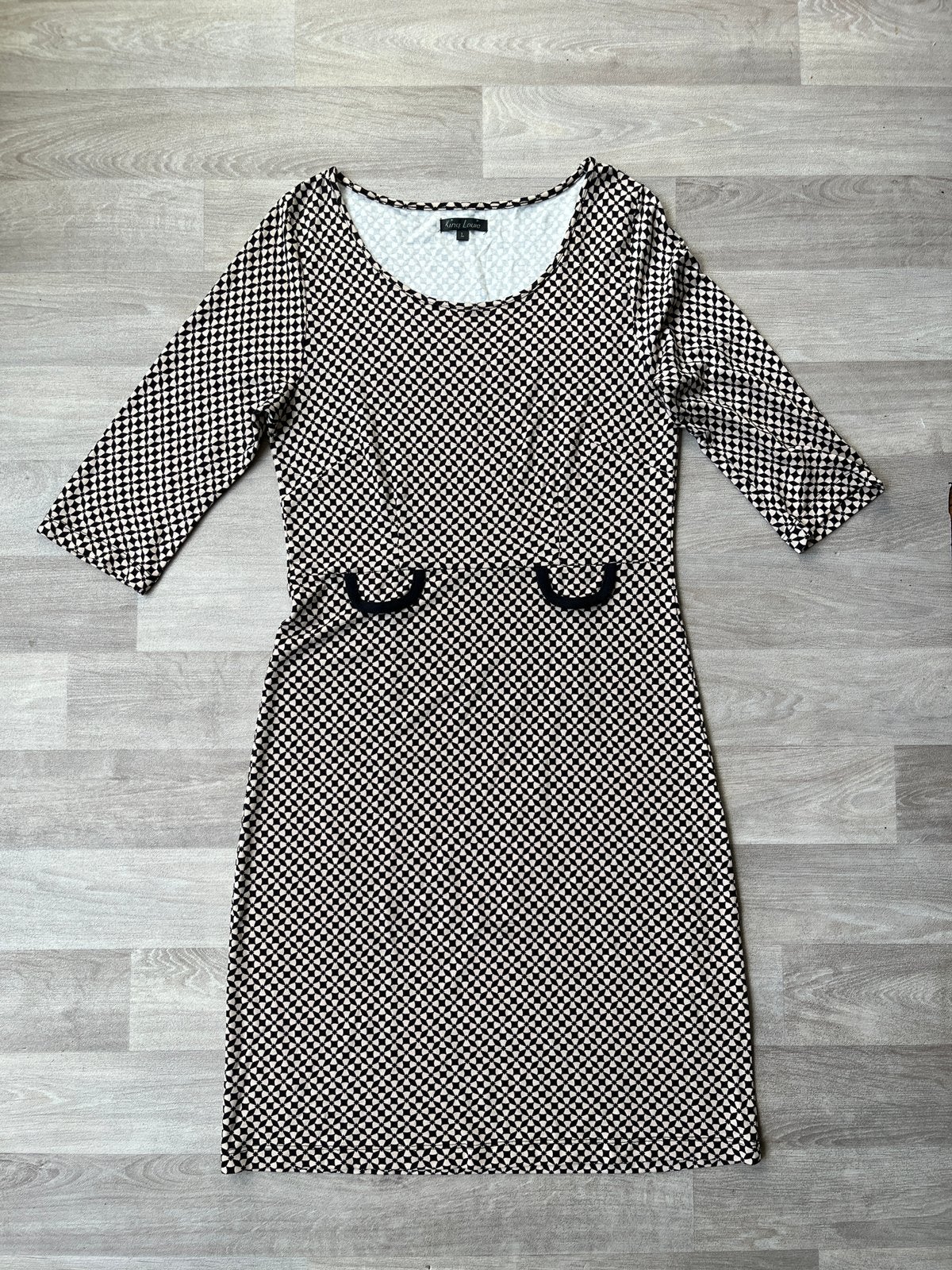 Leuke beige/zwarte King Louie jurk grafisch Maat L 42/44 top, Zwart, Maat 42/44 (L), Ophalen of Verzenden, Zo goed als nieuw