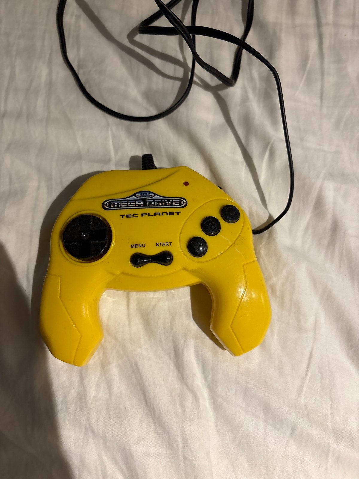 Sega Mega Drive Tec Planet Controller - Geel, Ophalen of Verzenden, Gebruikt, Met 1 controller, Mega Drive