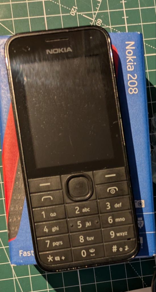 Nokia 208 - Zo goed als nieuw - Inclusief accessoires, Zwart, Fysiek toetsenbord, Ophalen of Verzenden, Klassiek of Candybar
