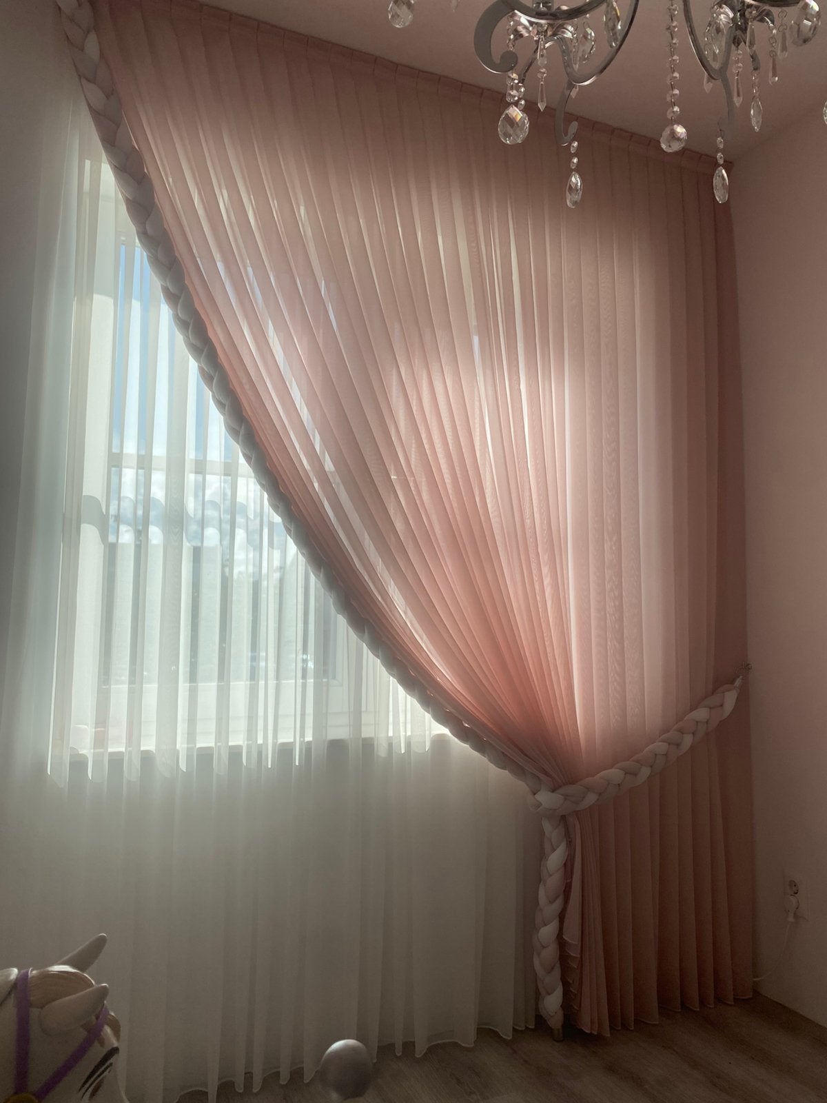 Chique roze gordijnen met vlechten, Huis en Inrichting, Stoffering | Gordijnen en Lamellen, Ophalen, Zo goed als nieuw, 200 cm of meer