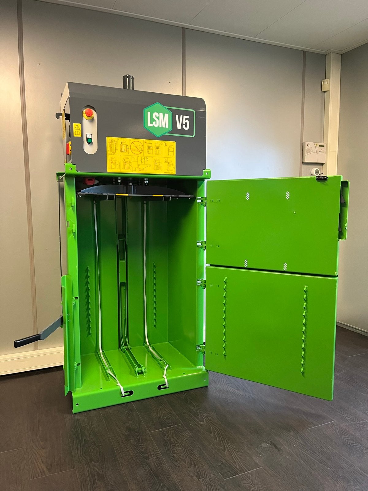 LSM V5 | 230 volt | Balenpers | Papierpers | Plasticpers, Ophalen of Verzenden, Nieuw