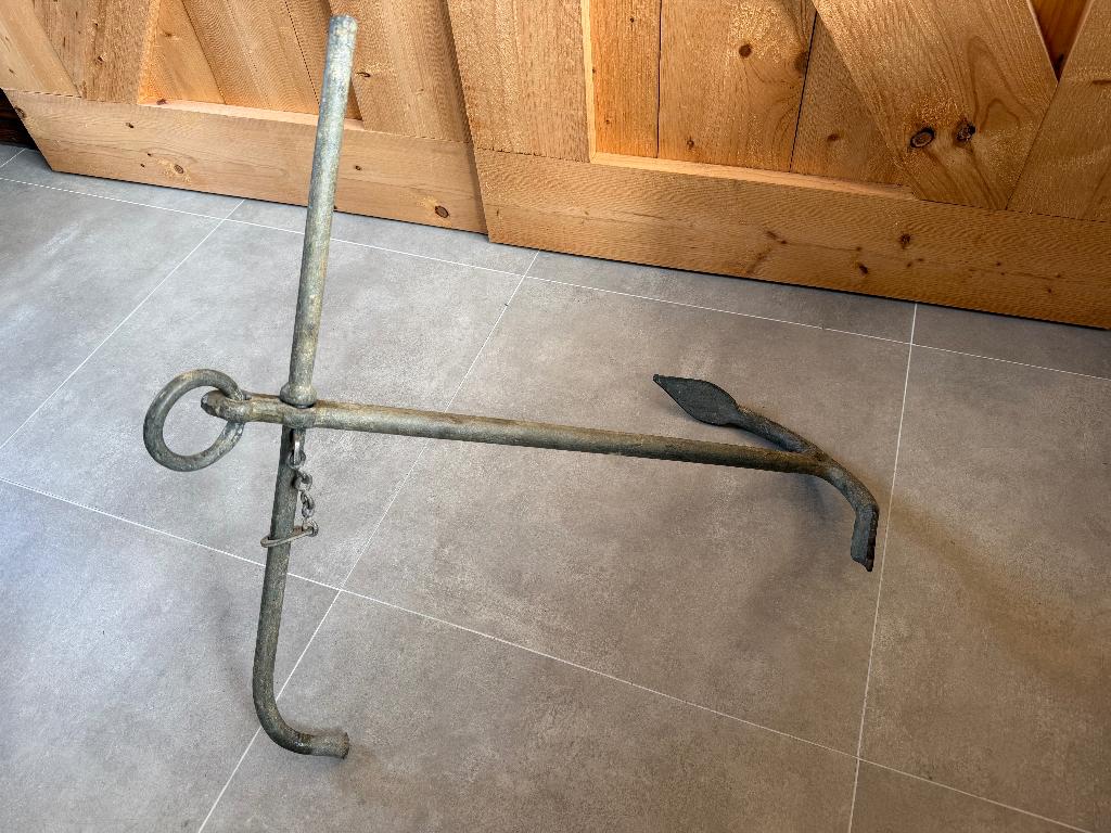 Een klassiek ijzeren anker, Ophalen of Verzenden, Gebruikt, Overige typen