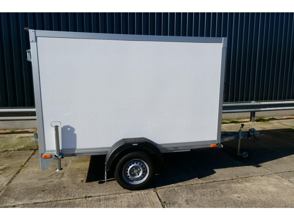 Bij Eemsned een Twinarc Gesloten wagen afm 2,57 x 132, Nieuw