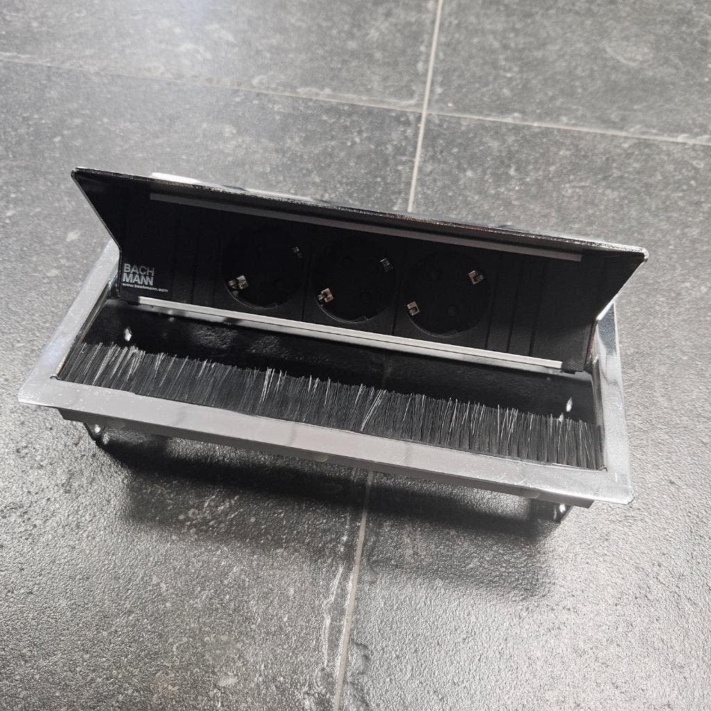 Bachmann Coni built in frame verchroomd - inbouwstekkerdoos, Ophalen, Nieuw