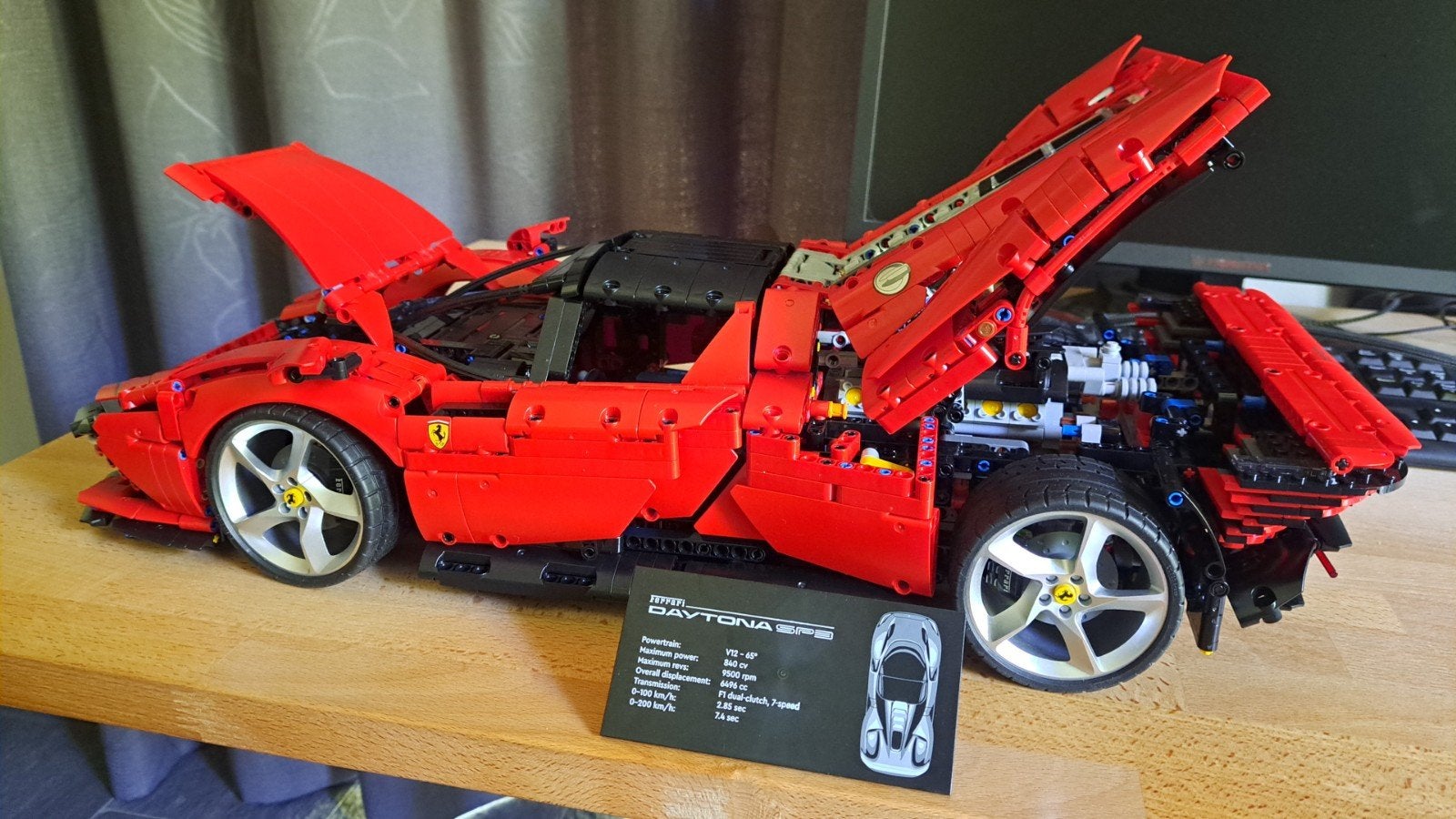 LEGO Technic Ferrari Daytona SP3 42143, Ophalen