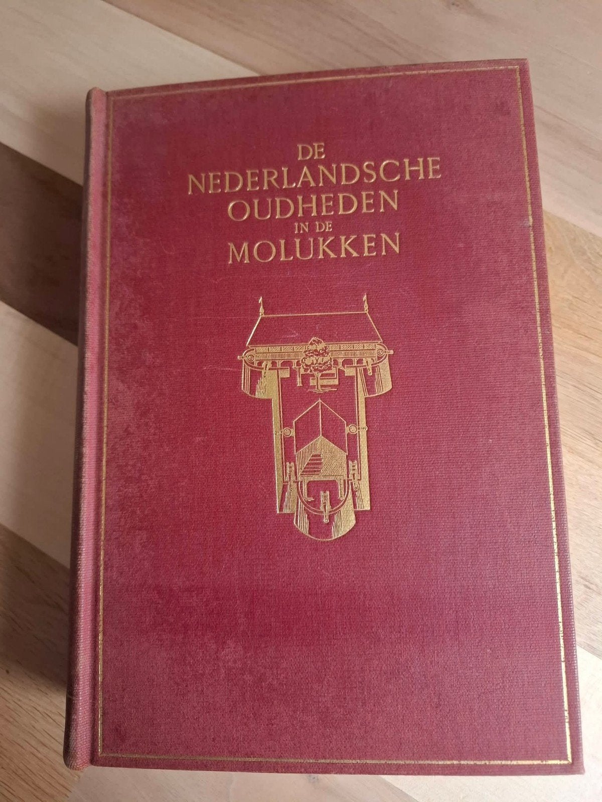 Nederlandse oudheden op De Molukken. Ambon Seram Ternate VOC, Boeken, Ophalen of Verzenden, Gelezen, Azië