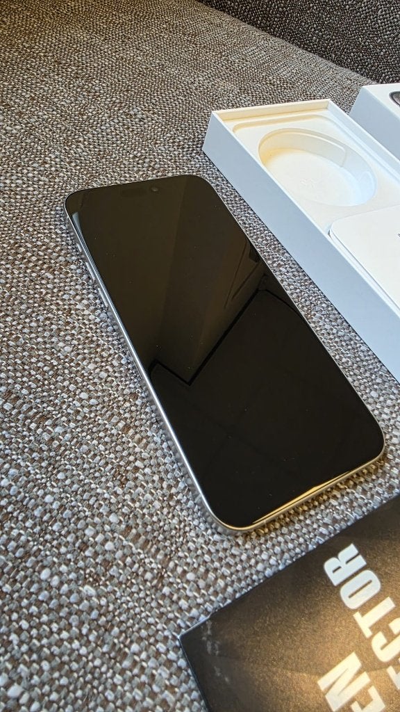 Foto 3 van iPhone 15 Pro Max 256GB White Titanium | Batterij 88%