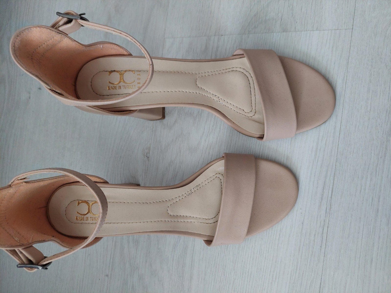 Beige open pumps met dikke hakken maat 37, Verzenden, Beige, Zo goed als nieuw, Schoenen met hoge hakken