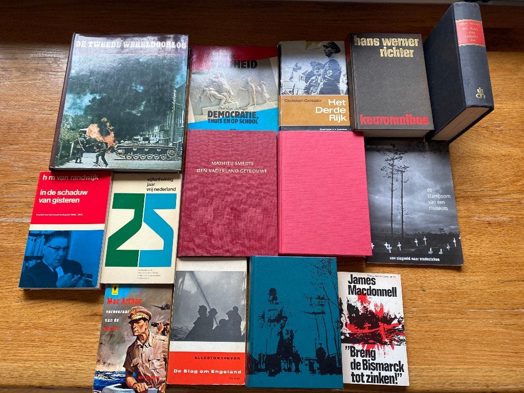 Partij boeken -14 boeken Tweede Wereldoorlog voor €8,50, Ophalen of Verzenden, Tweede Wereldoorlog, Gelezen, Overige onderwerpen