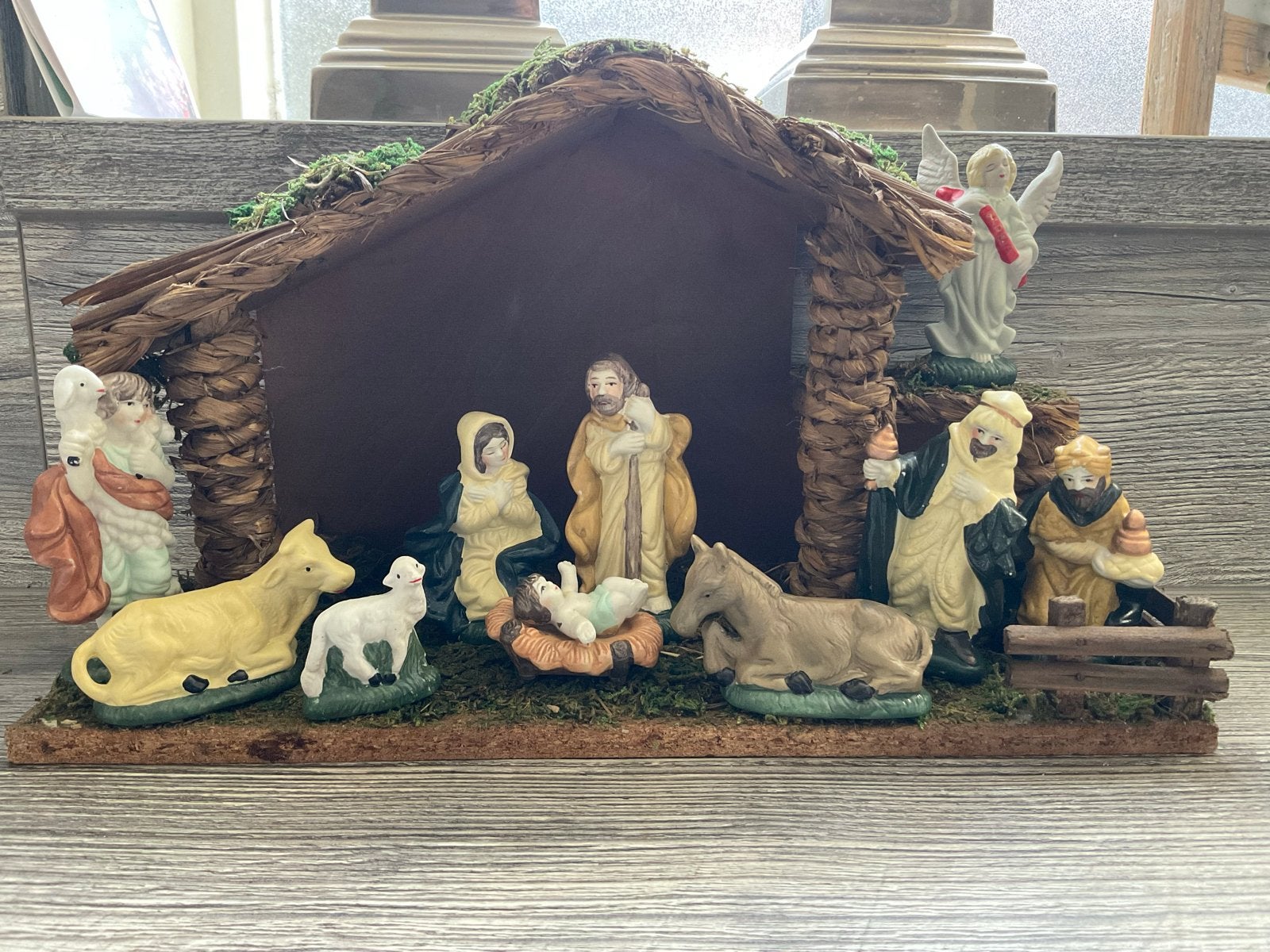 Authentiek vintage kerststalletje compleet met 10 beeldjes, Diversen, Ophalen of Verzenden, Zo goed als nieuw