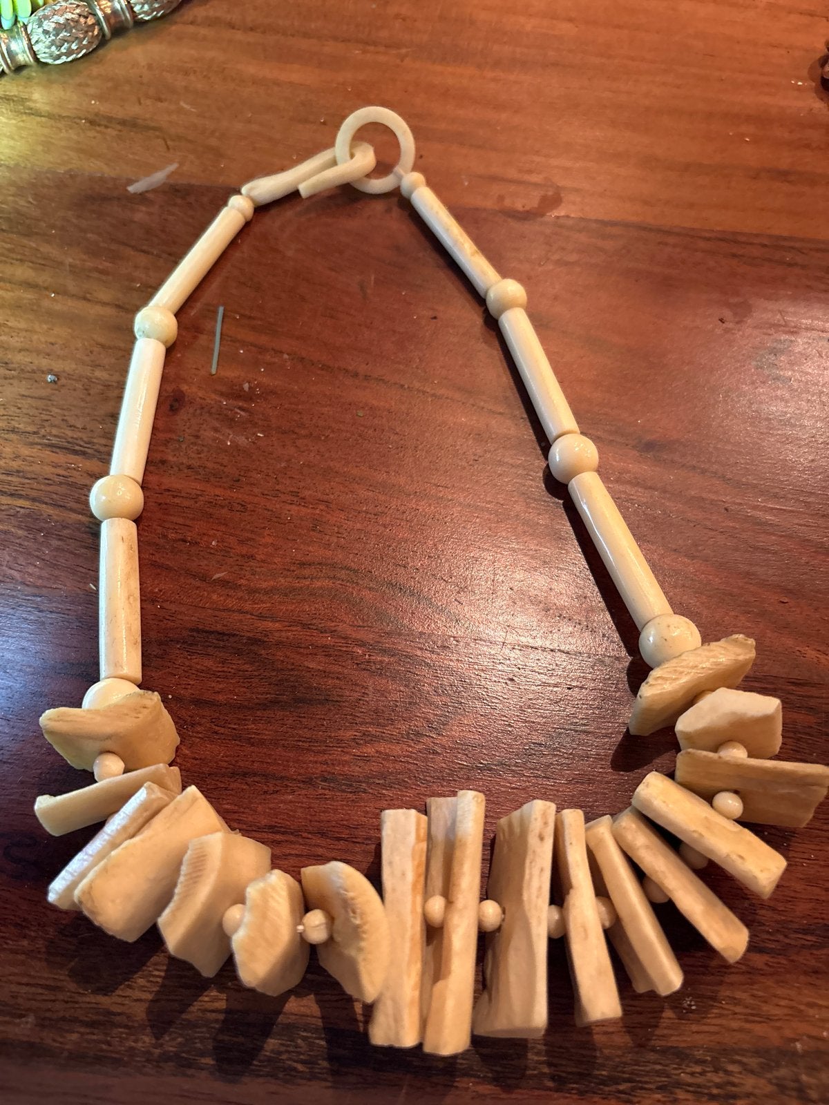 Unieke handgemaakte ketting van bot/ivoor, Sieraden, Tassen en Uiterlijk, Ophalen of Verzenden, Zo goed als nieuw, Beige, Overige materialen