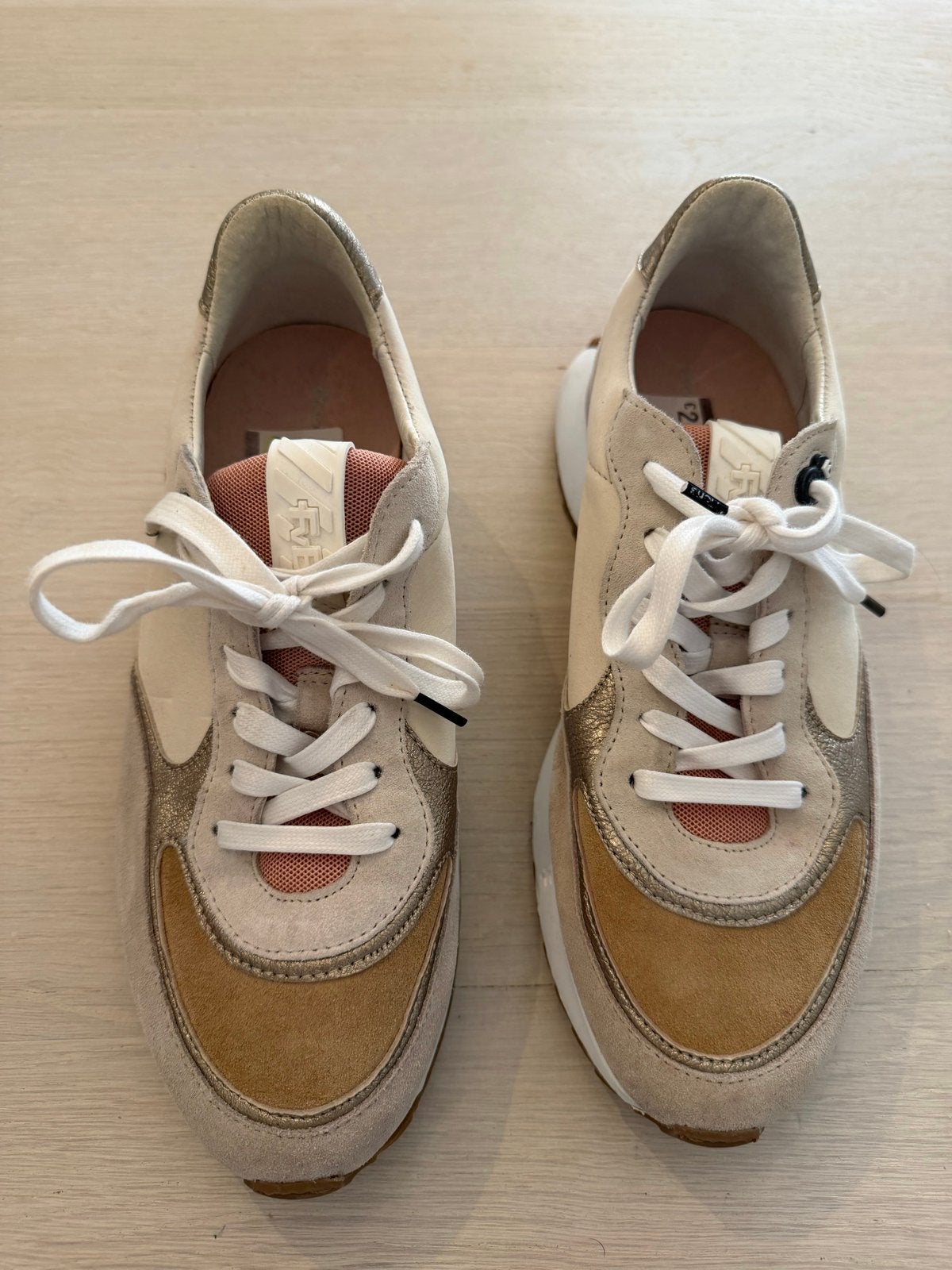 Floris van Bommel beige sneakers met gouden accenten, Beige, Ophalen of Verzenden, Sneakers of Gympen, Zo goed als nieuw