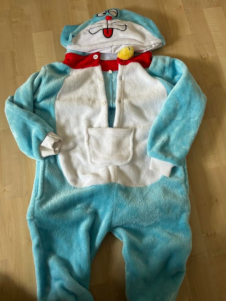 Doraemon Onesie - Maat 95, Kinderen en Baby's, Kinderkleding | Maat 98, Ophalen, Zo goed als nieuw, Jongen of Meisje, Nacht- of Onderkleding