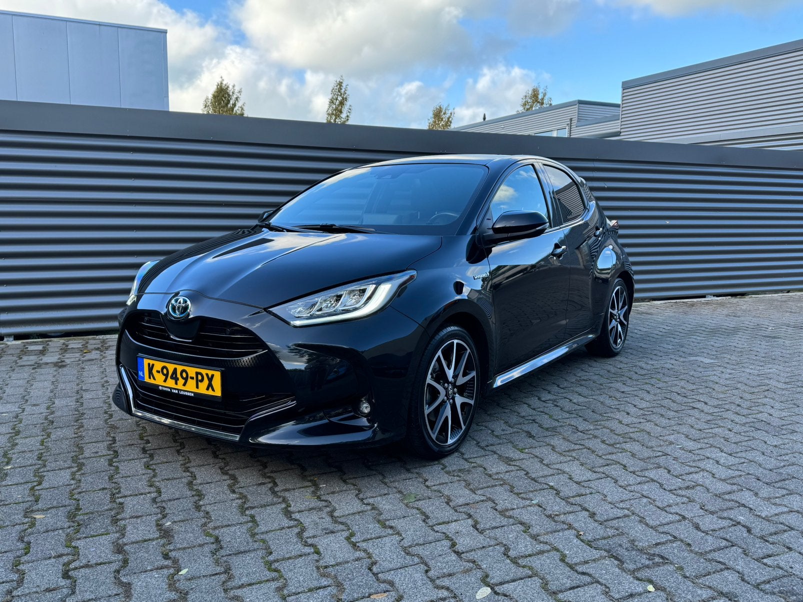 TOYOTA YARIS 1.5 HYBRID EXECUTIVE NL | JBL | PANO | GARANTIE, Auto's, Dealer onderhouden, 450 kg, 3 cilinders, Yaris