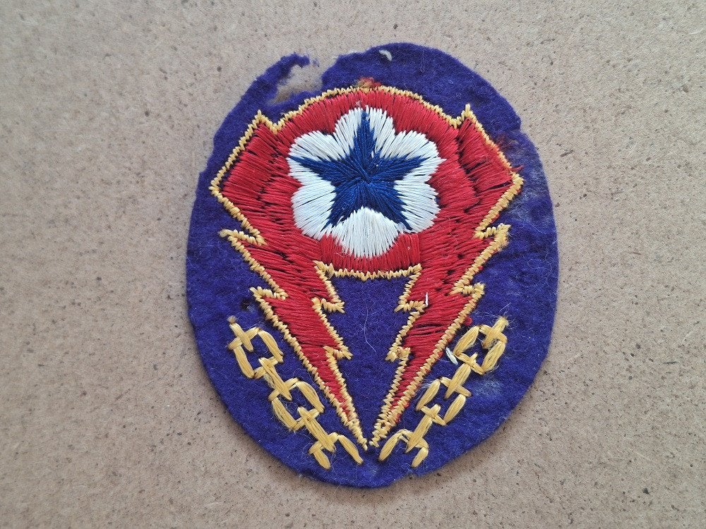 WWII US Headquarters ETO British Made patch 2nd style, Verzamelen, Verzenden, Amerika, Embleem of Badge