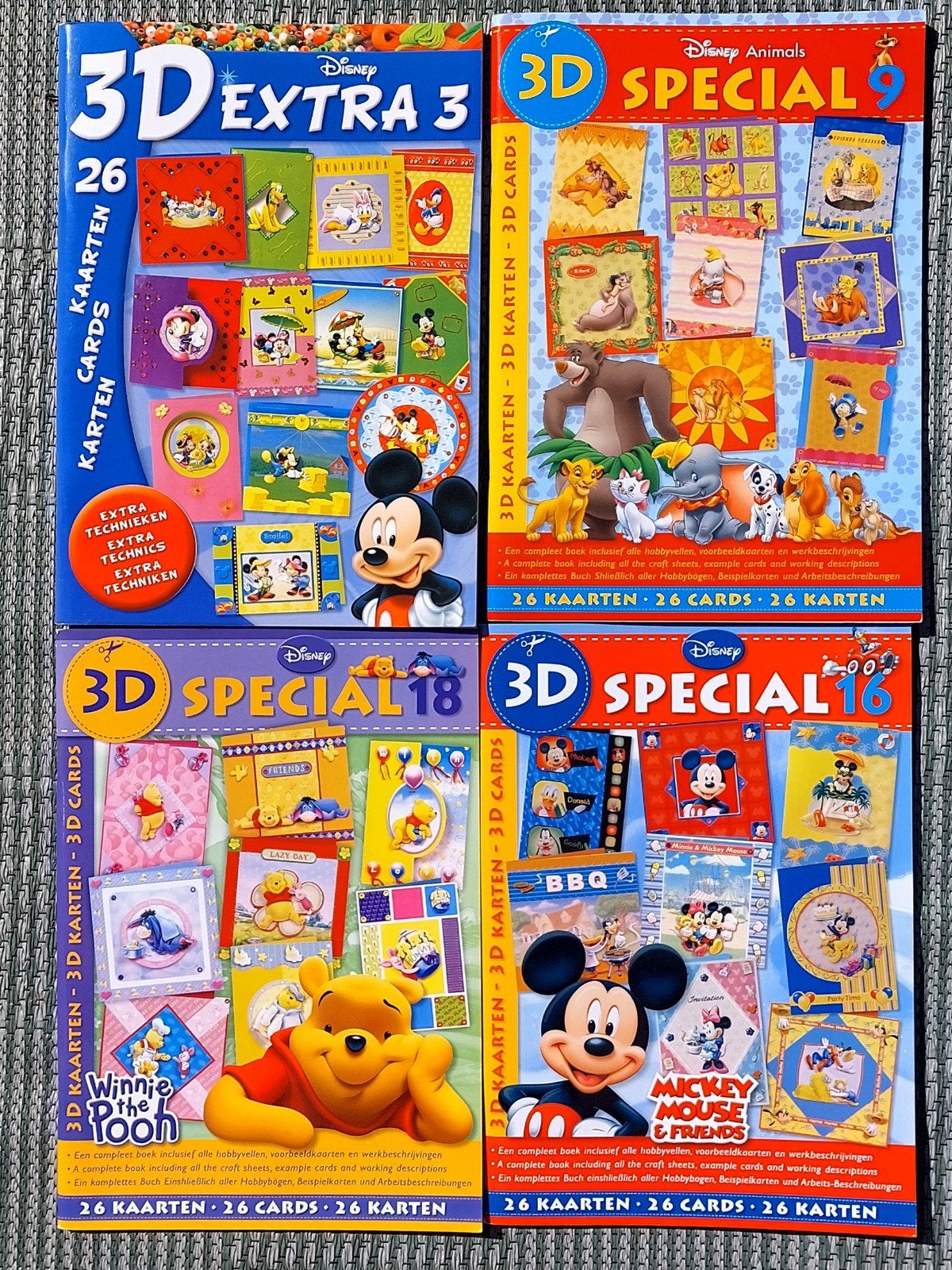 4 boeken met 3D knipvellen - Disney thema, Hobby en Vrije tijd, Kaarten | Zelf maken, Ophalen of Verzenden, Overige thema's, Overige typen