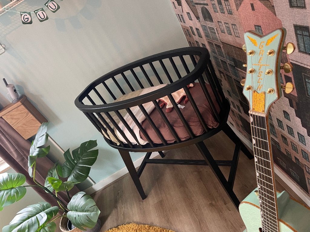 Kidsmill wieg ovaal zwart met matras, Ophalen, Gebruikt, Wieg