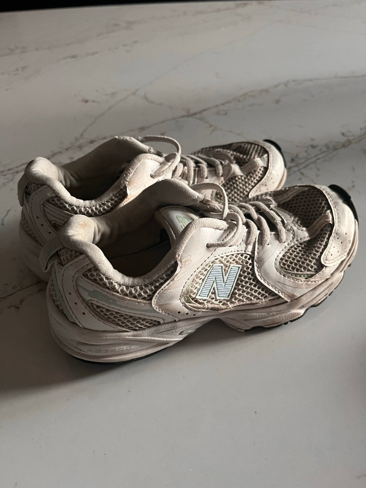 New Balance schoenen maat 33,5 - Gratis af te halen in Berin, Ophalen, Gebruikt, Jongen of Meisje, Sportschoenen