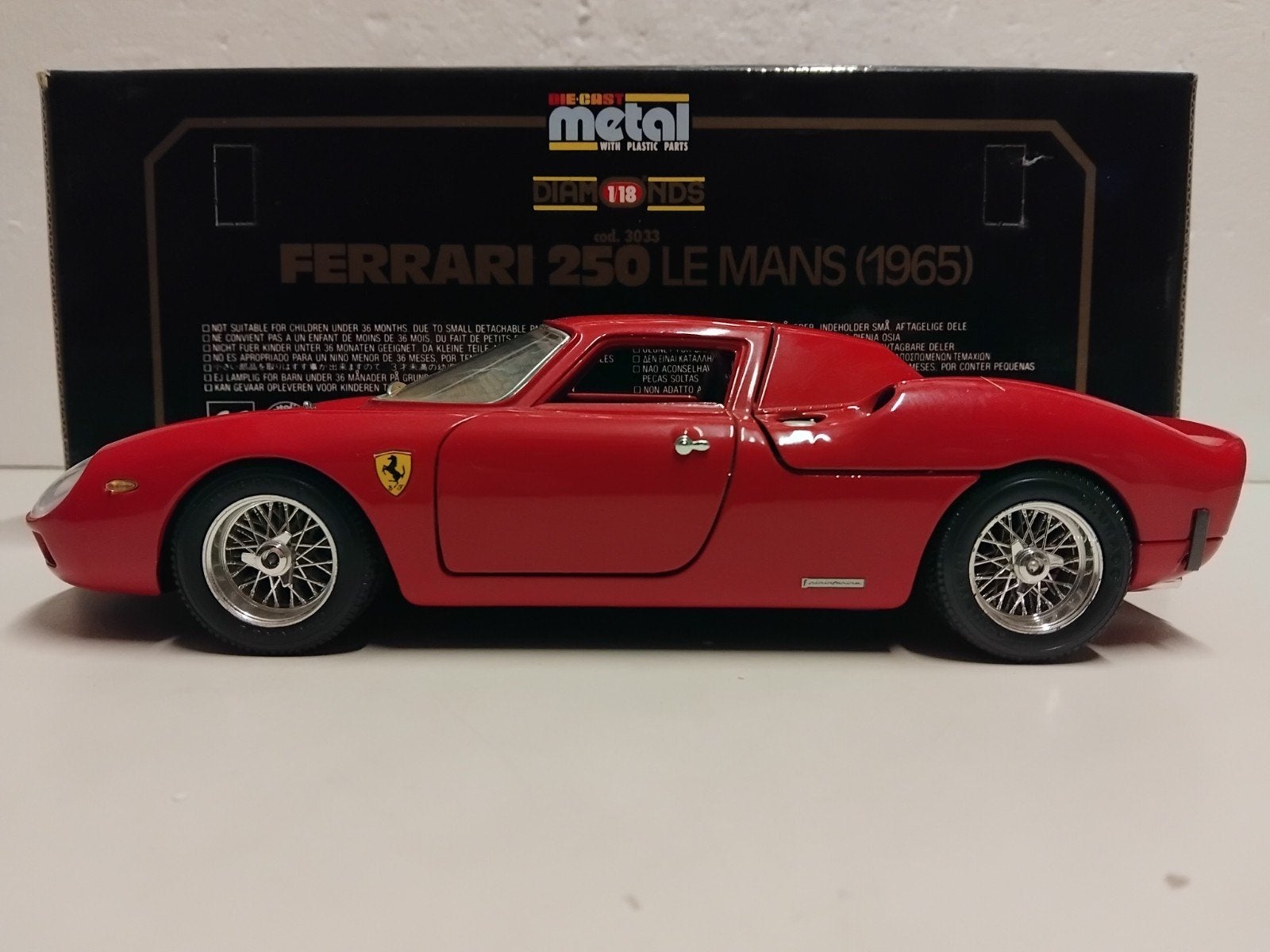 Ferrari 250 LM Le Mans rood Bburago metal 1:18 KRD, Hobby en Vrije tijd, Modelauto's | 1:18, Ophalen of Verzenden, Zo goed als nieuw