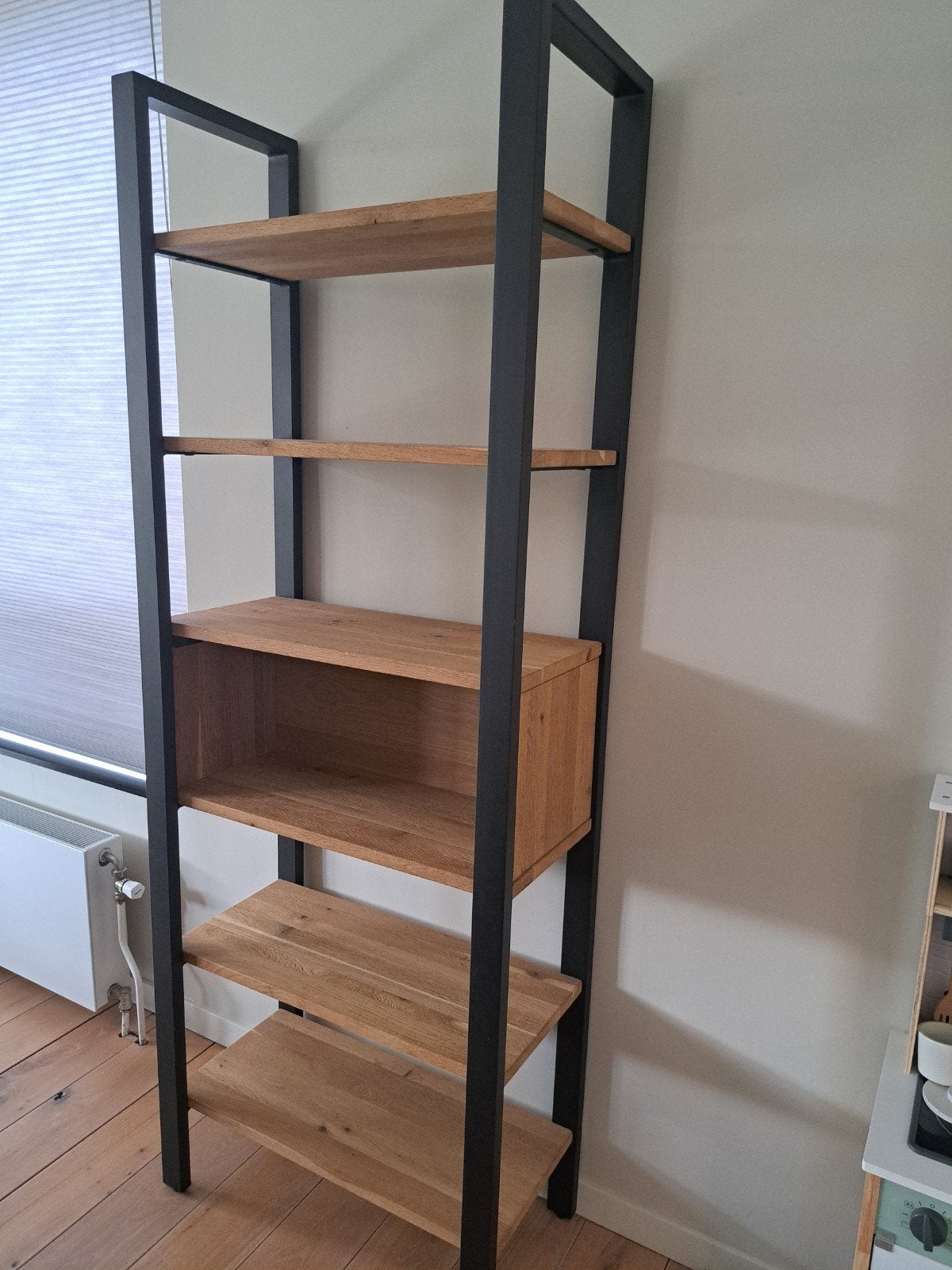 Industriële boekenkast, Huis en Inrichting, Ophalen, Zo goed als nieuw