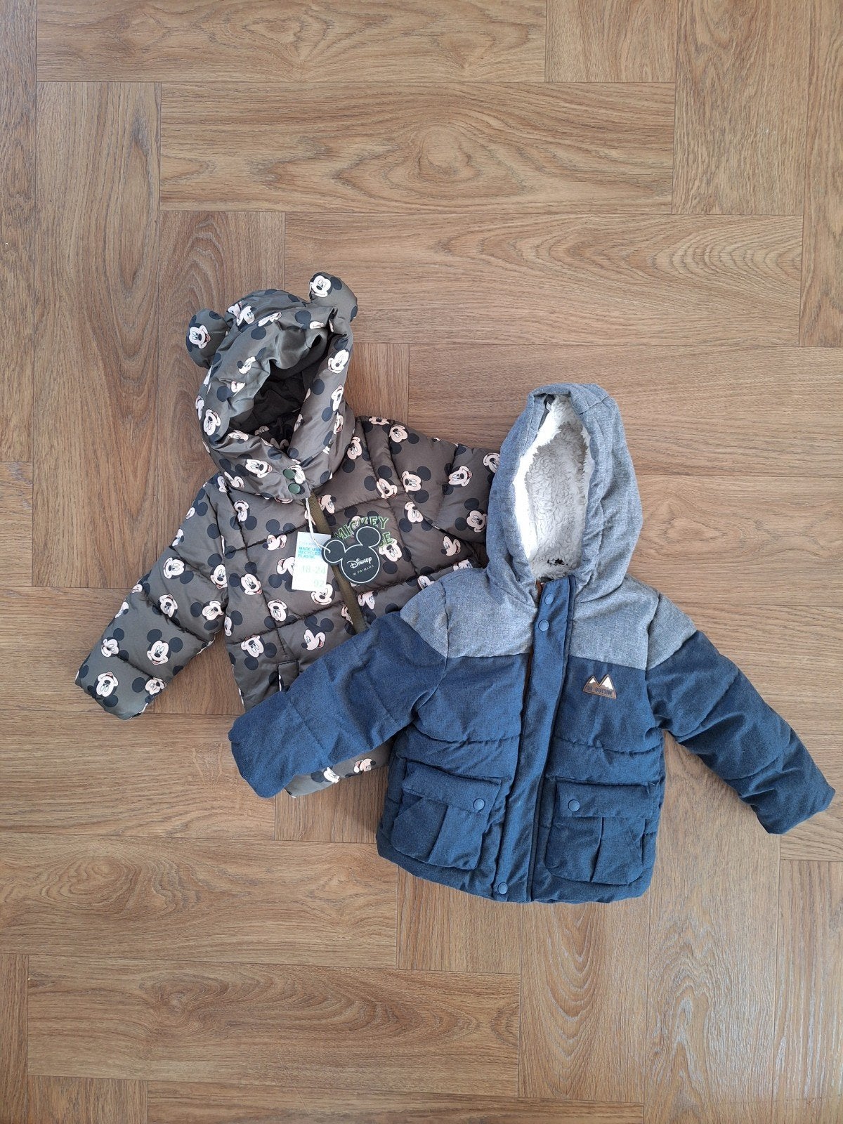 2 baby jassen: Primark (nieuw) en C&A (gebruikt), Jongen of Meisje, Nieuw, Ophalen of Verzenden, Primark, C&A