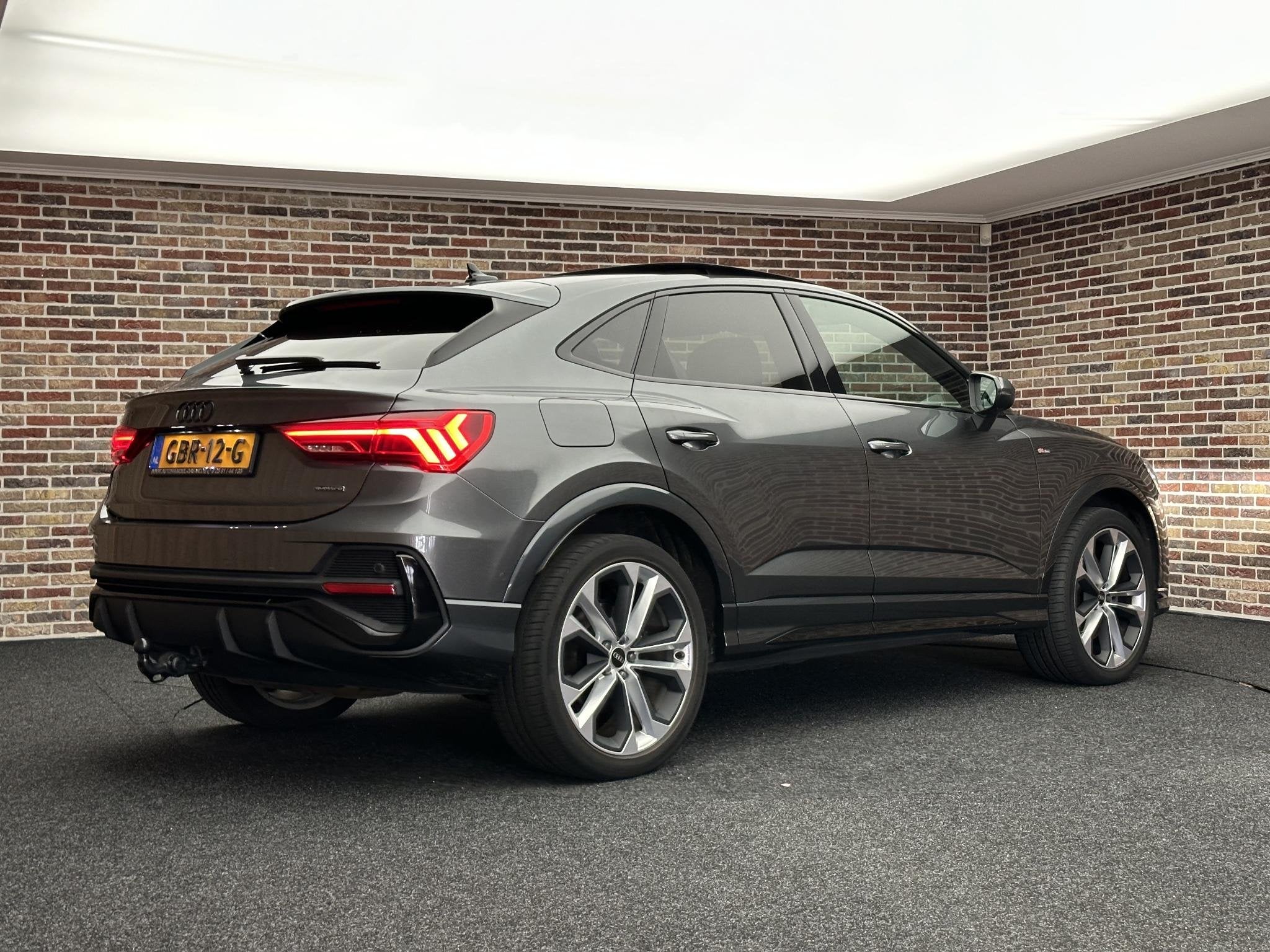 Audi Q3 Sportback 45 2.0TFSI Quattro DAK VIRTUAL ACC TREKHAA, Auto's, Dealer onderhouden, Gebruikt, Euro 6, 4 cilinders