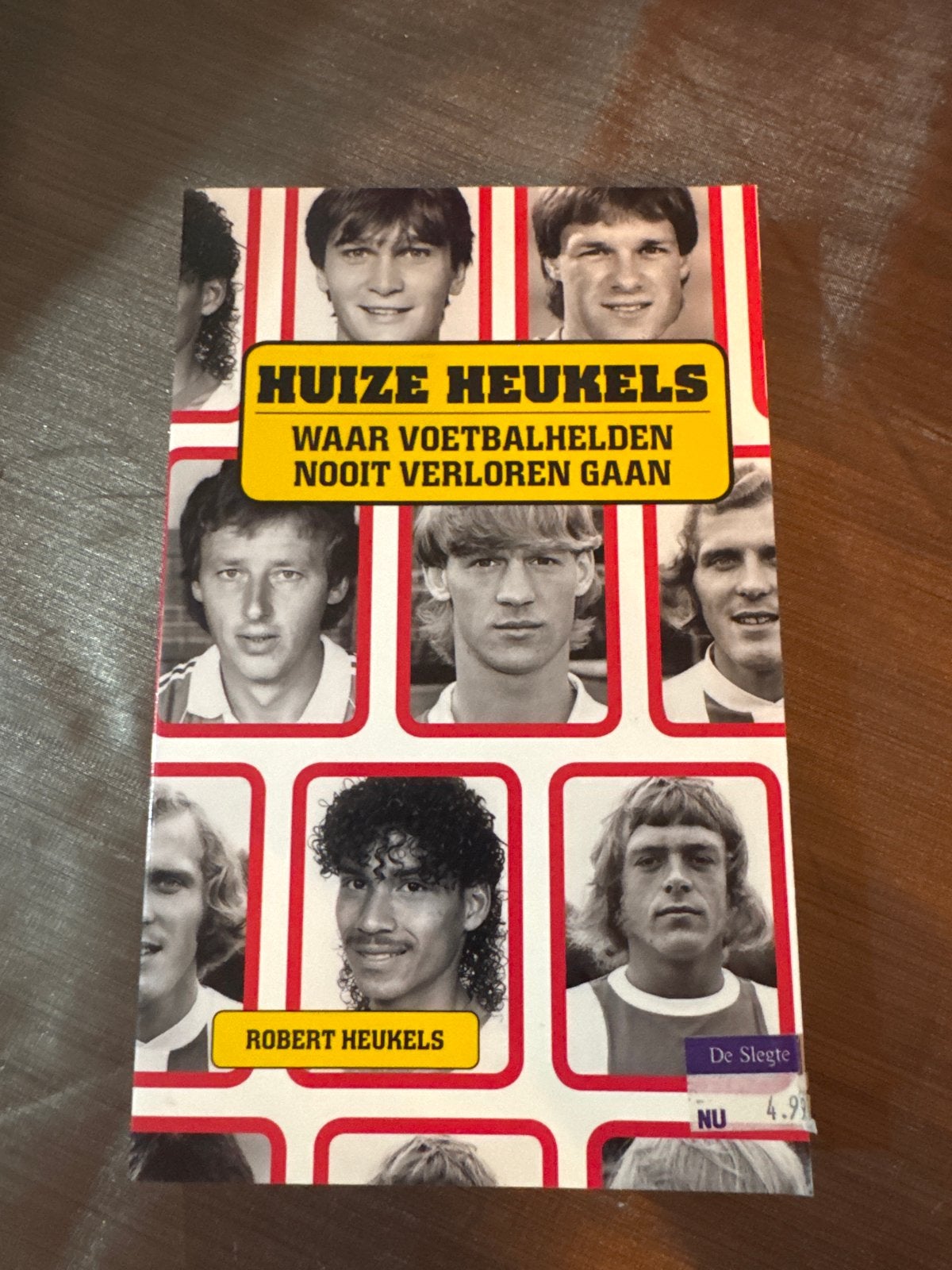 Huize Heukels: Waar Voetbalhelden Nooit Verloren Gaan, Boeken, Sportboeken, Ophalen of Verzenden, Zo goed als nieuw, Balsport