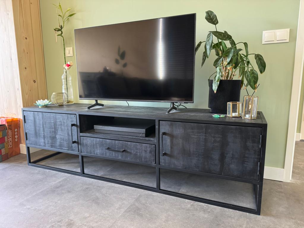 TV Meubel, zwart mangohout, Huis en Inrichting, Kasten | Televisiemeubels, Ophalen, Zo goed als nieuw, 200 cm of meer, Minder dan 100 cm