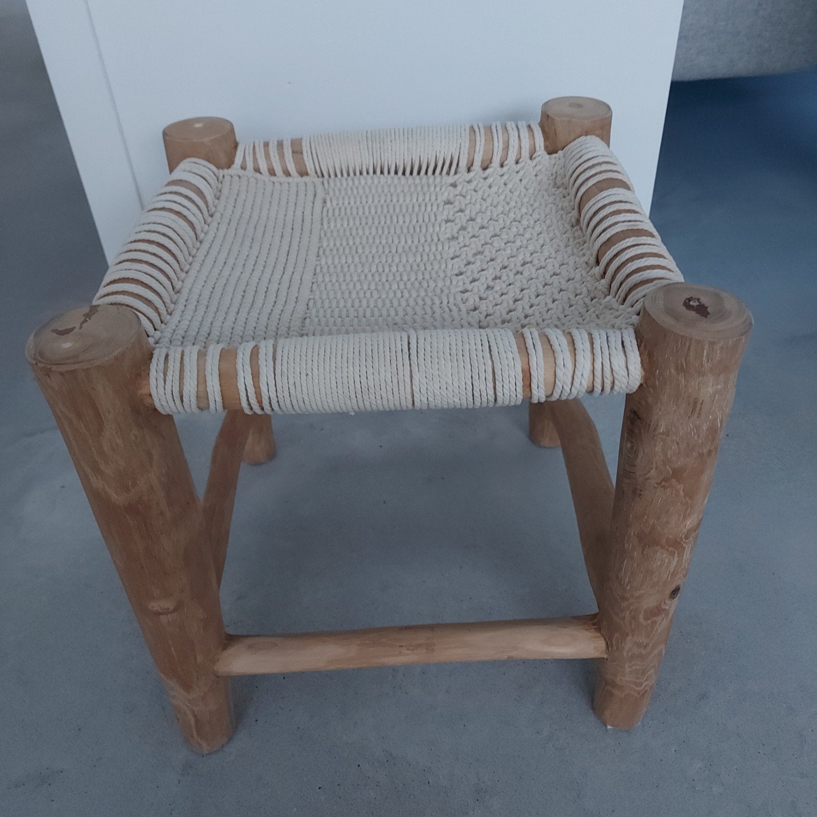 boho ibiza Scandinavische stijl houten kruk macrame zitting, Ophalen, Zo goed als nieuw, Hout