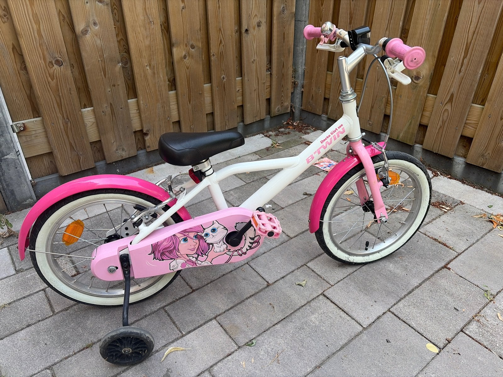 B'Twin kinderfiets 16 inch roze met zijwieltjes, Zijwieltjes, 16 tot 20 inch, Velgrem, Ophalen of Verzenden