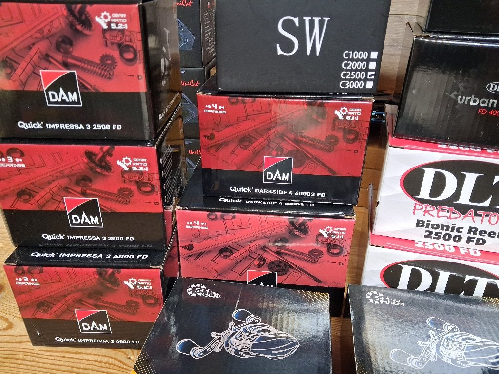 16 stuks nieuwe Molens + Reels...opruimpartij!!