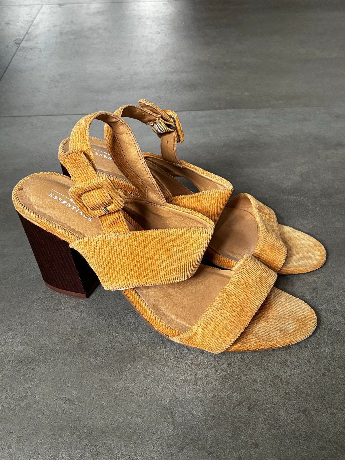 Sacha Essentials Sandalen kleur oker - Maat 39, Ophalen of Verzenden, Gedragen, Geel, Sandalen of Muiltjes
