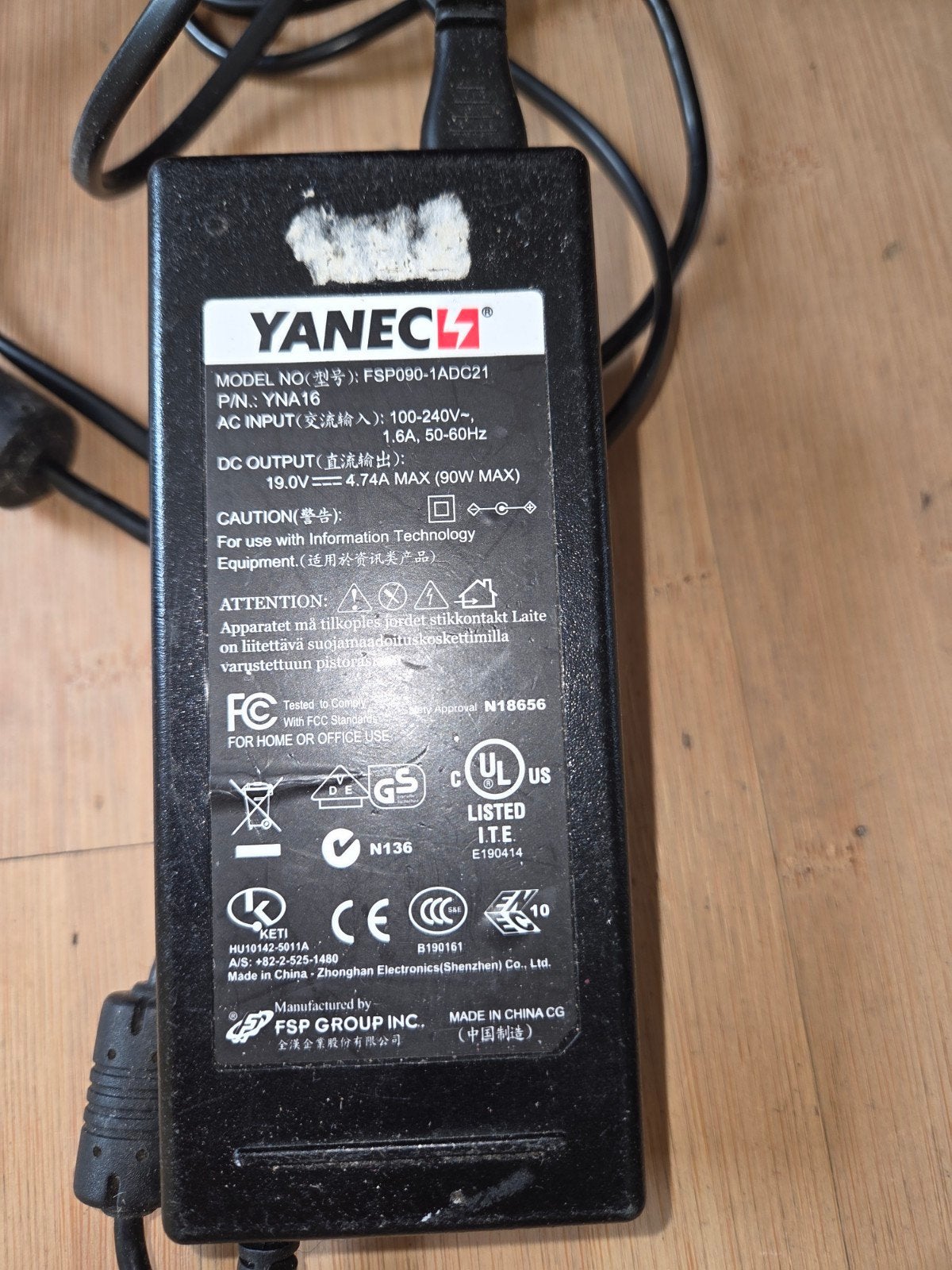 Yanec Laptop Oplader 19V 4.74A (90W), Ophalen of Verzenden
